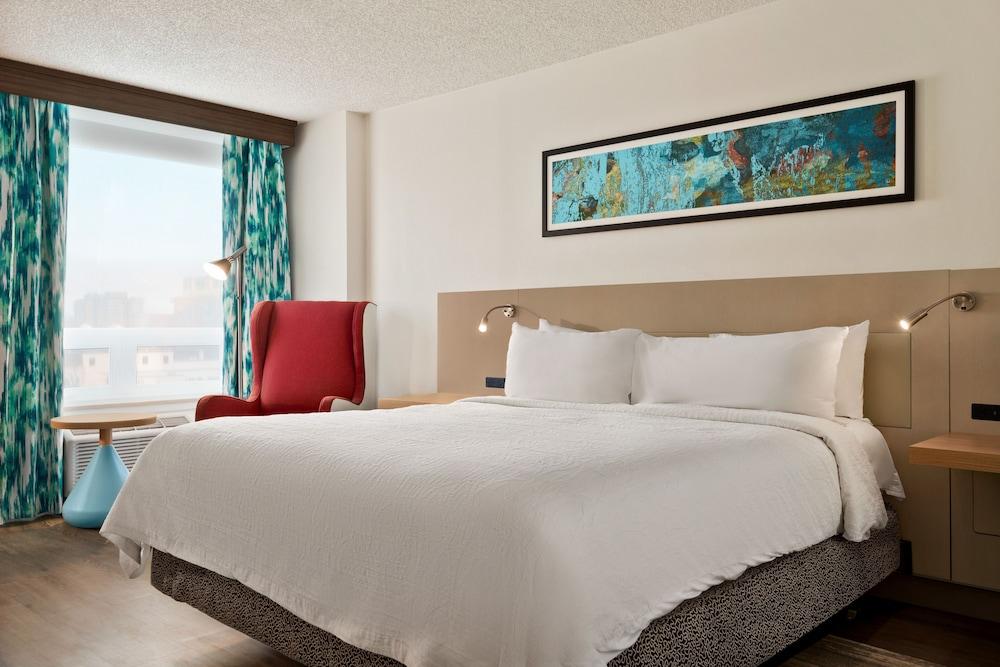 Hilton Garden Inn Saskatoon Downtown Exterior photo
