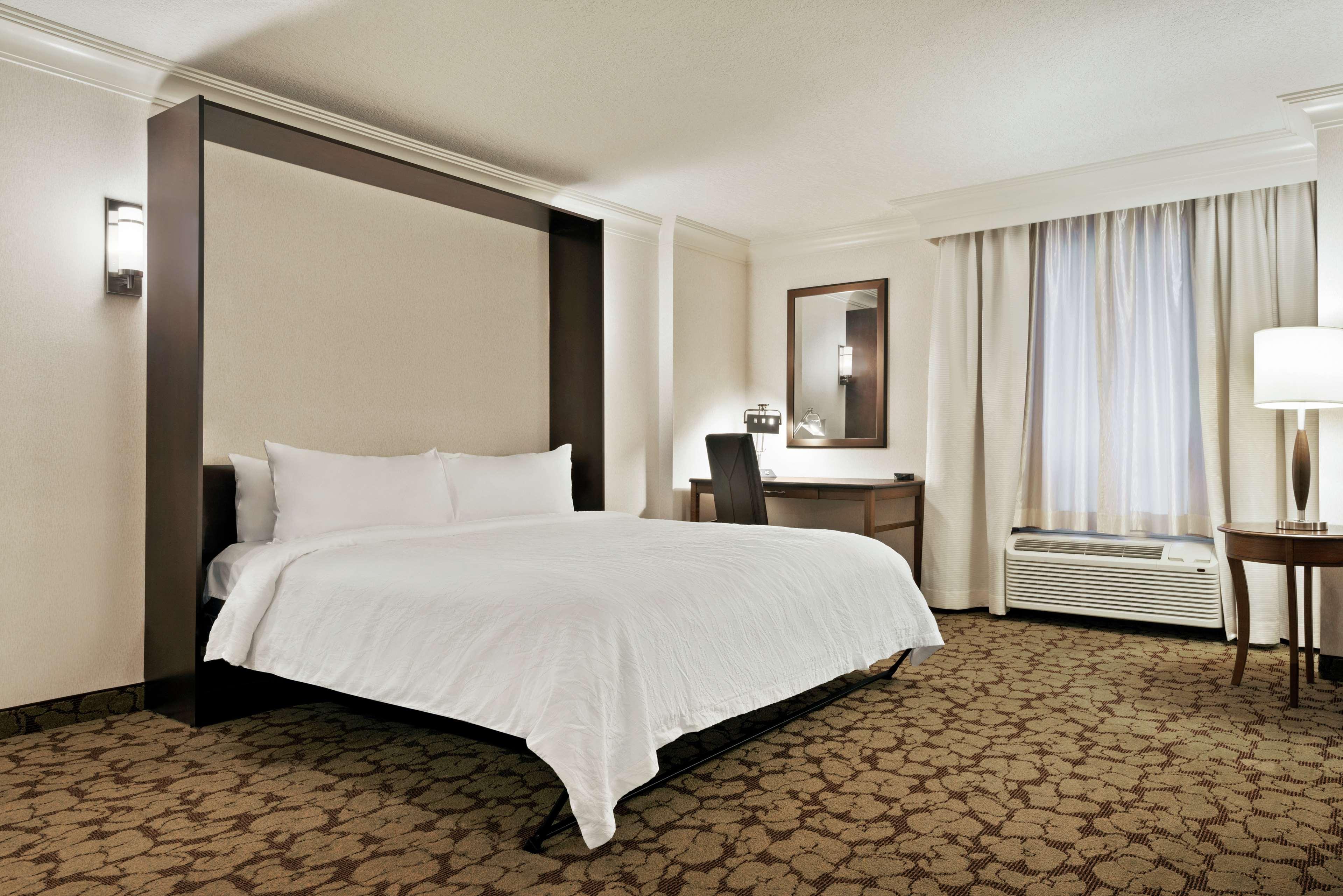 Hilton Garden Inn Saskatoon Downtown Exterior photo