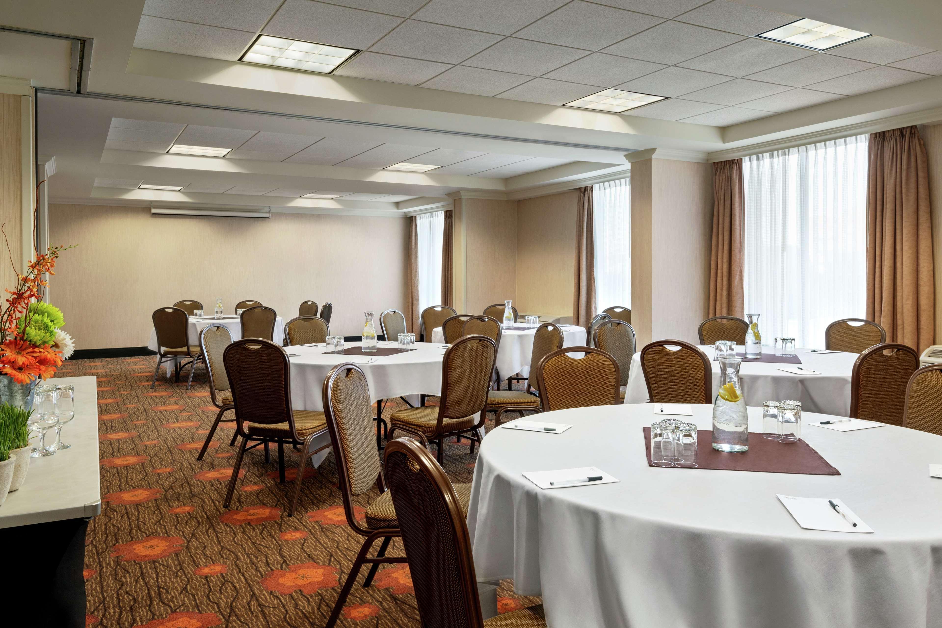 Hilton Garden Inn Saskatoon Downtown Exterior photo