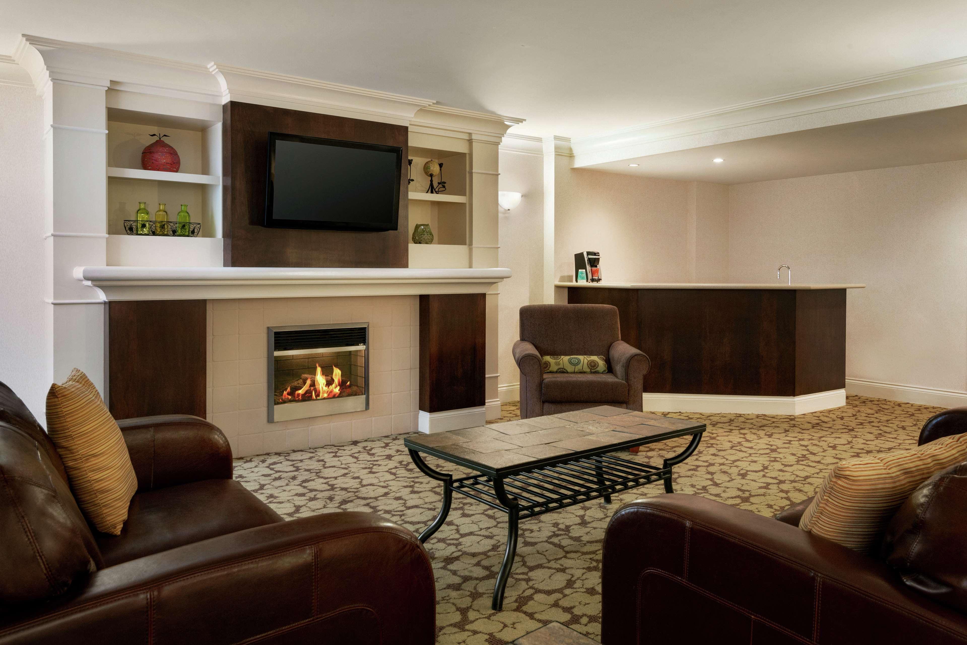 Hilton Garden Inn Saskatoon Downtown Exterior photo