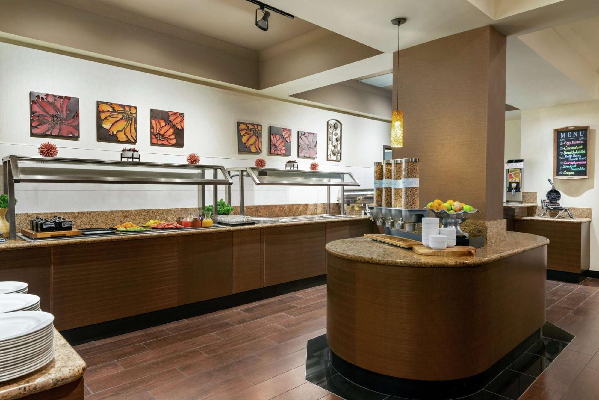 Hilton Garden Inn Saskatoon Downtown Exterior photo