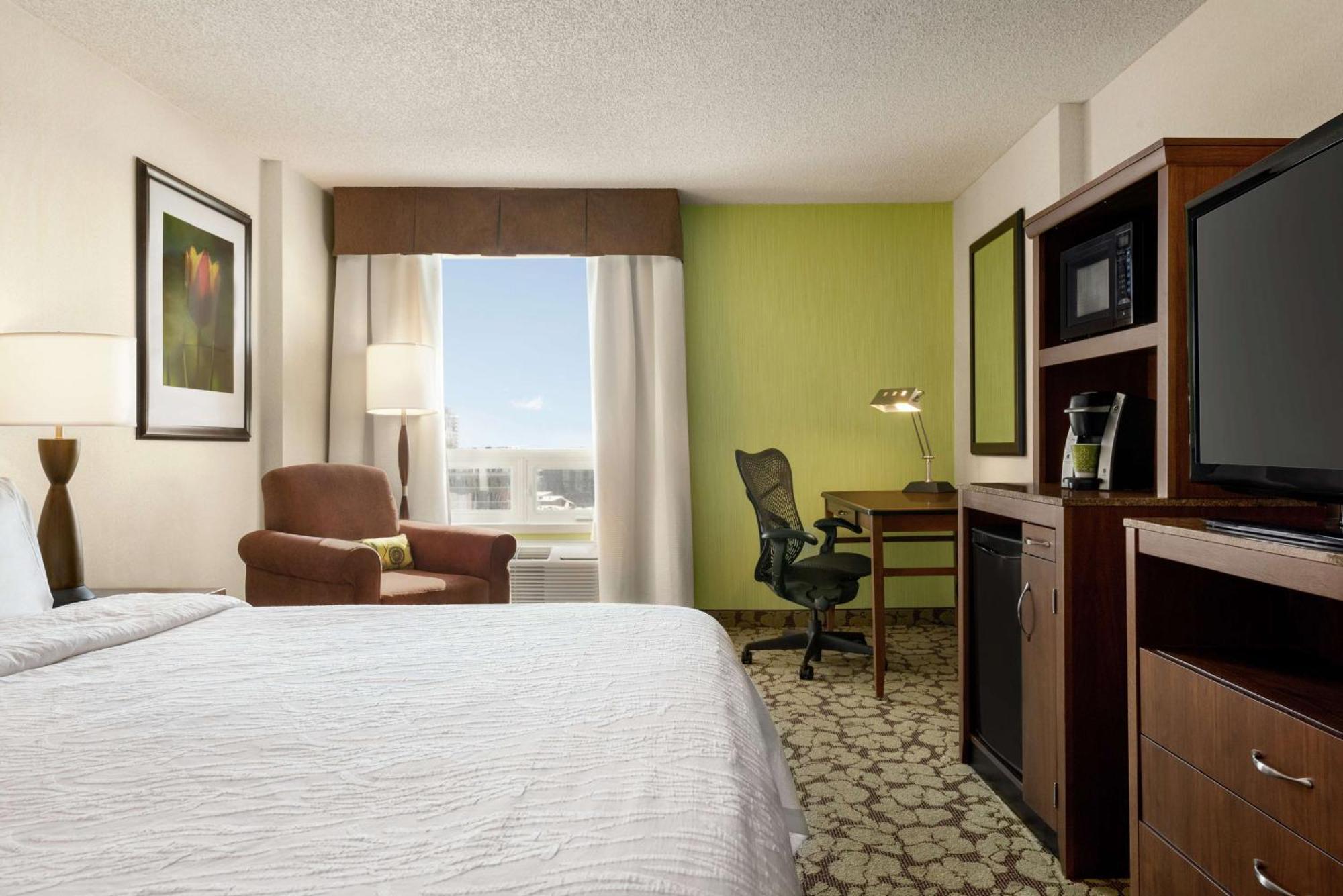 Hilton Garden Inn Saskatoon Downtown Exterior photo