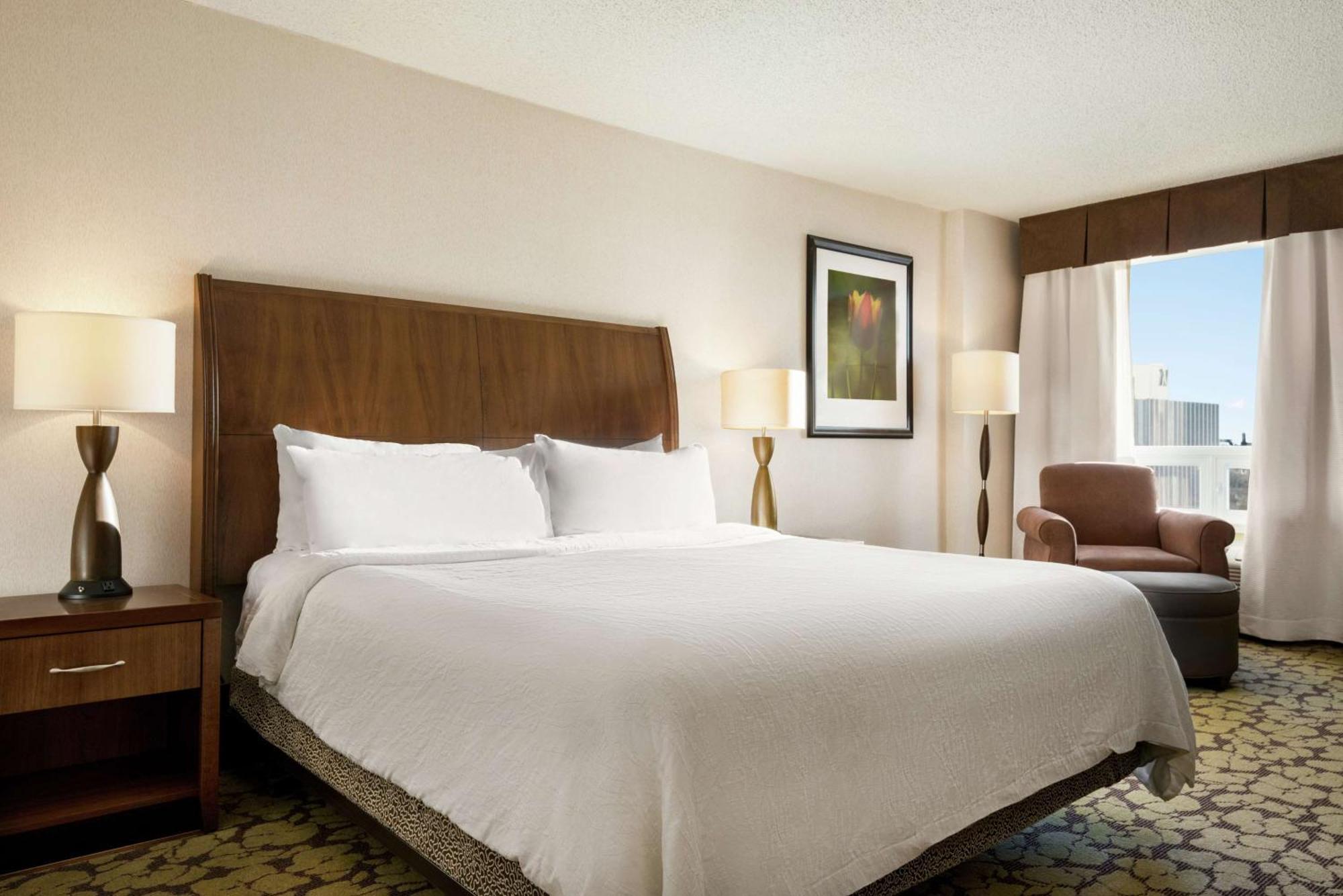 Hilton Garden Inn Saskatoon Downtown Exterior photo