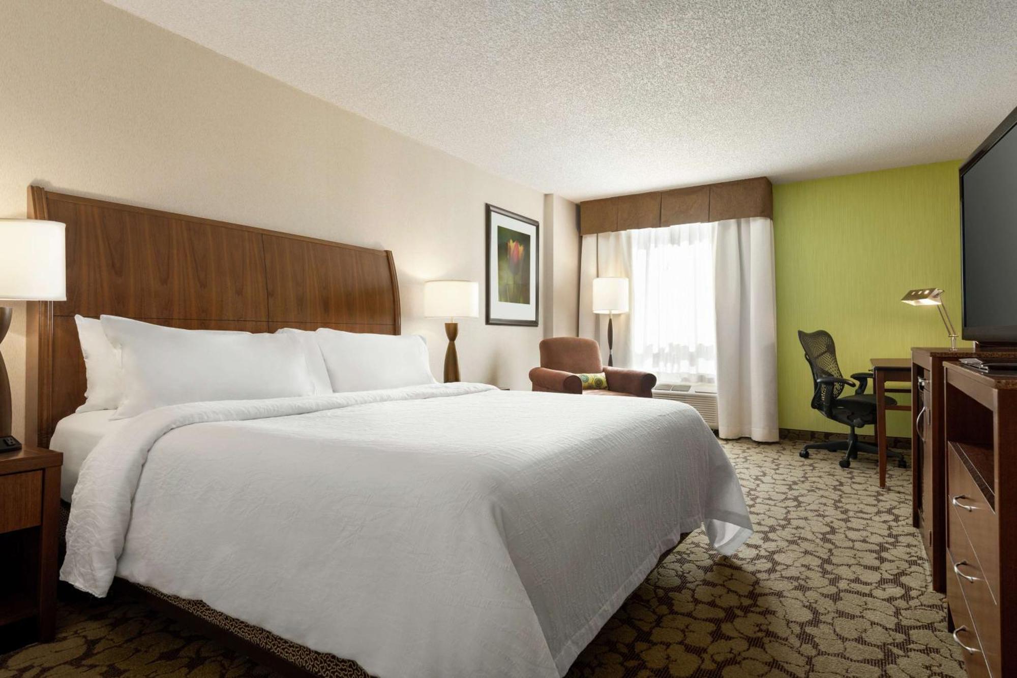 Hilton Garden Inn Saskatoon Downtown Exterior photo