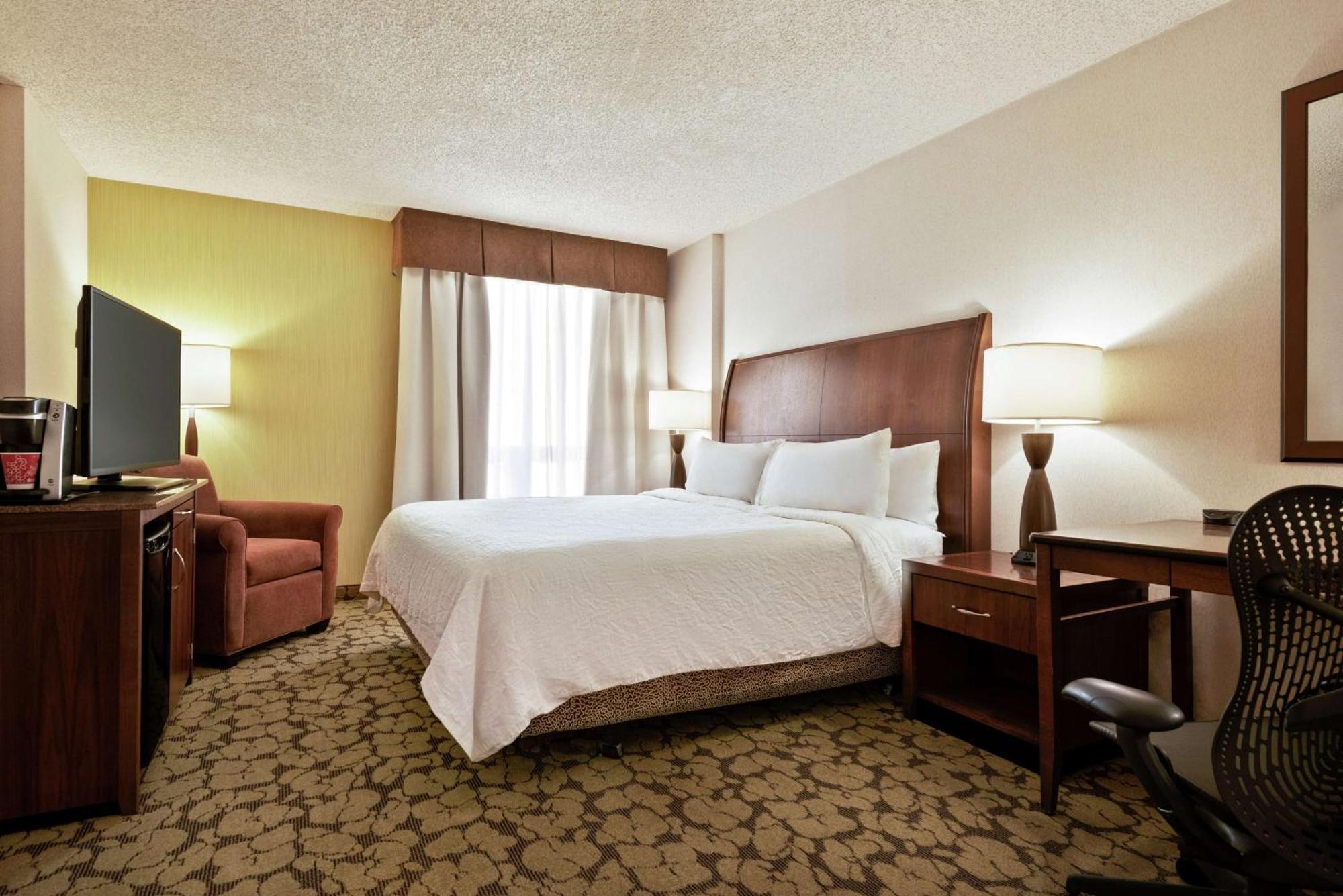 Hilton Garden Inn Saskatoon Downtown Exterior photo