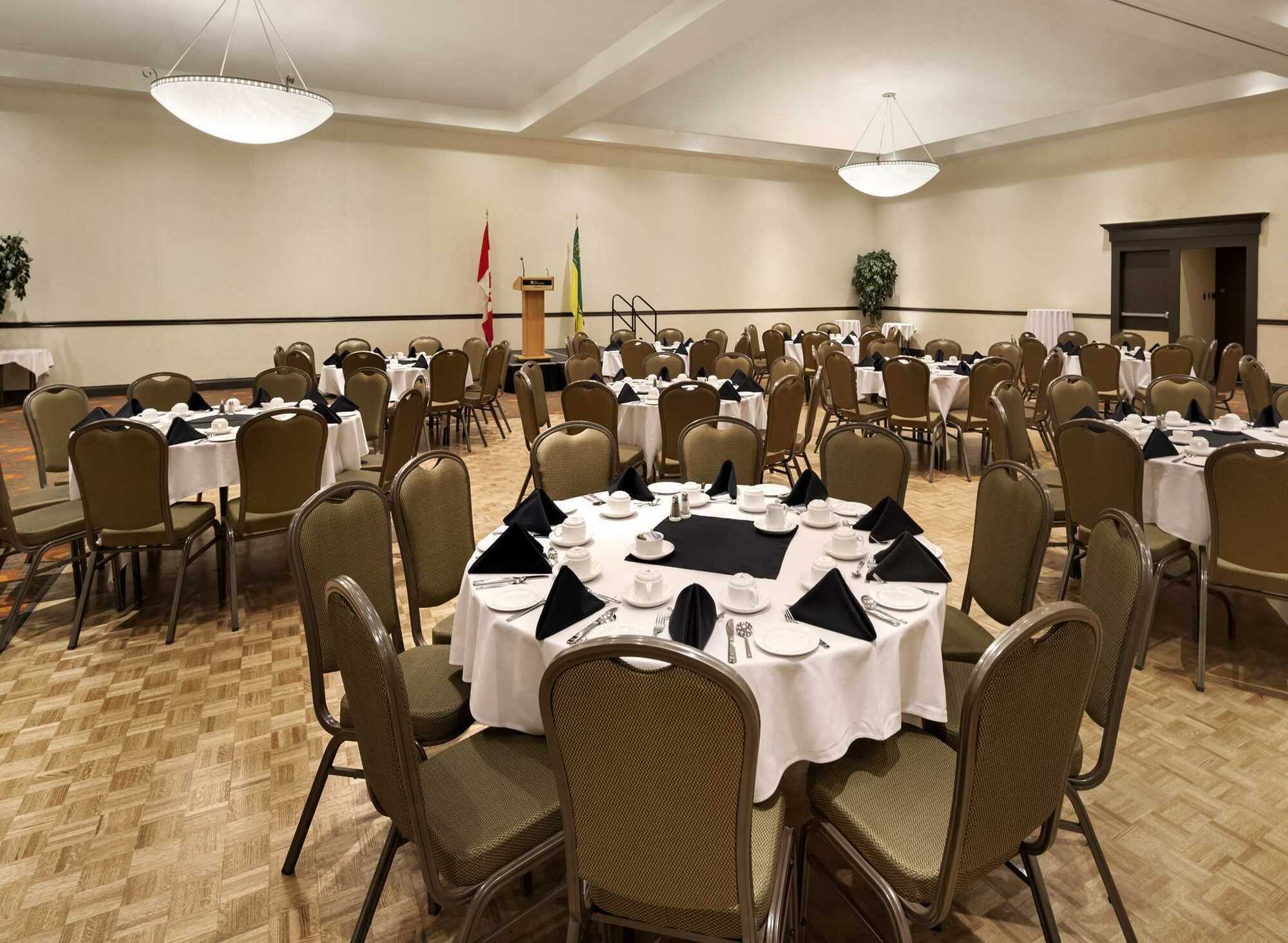 Hilton Garden Inn Saskatoon Downtown Exterior photo